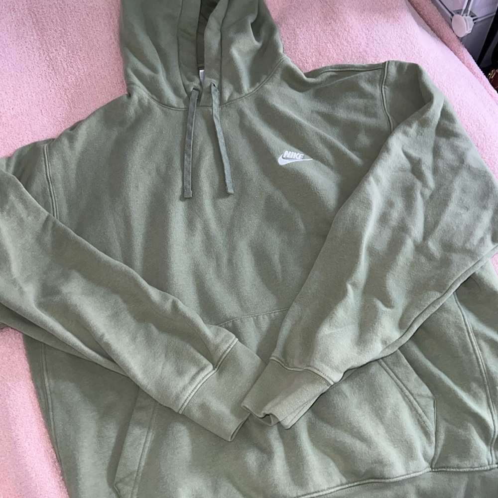 nike sweatshirt
